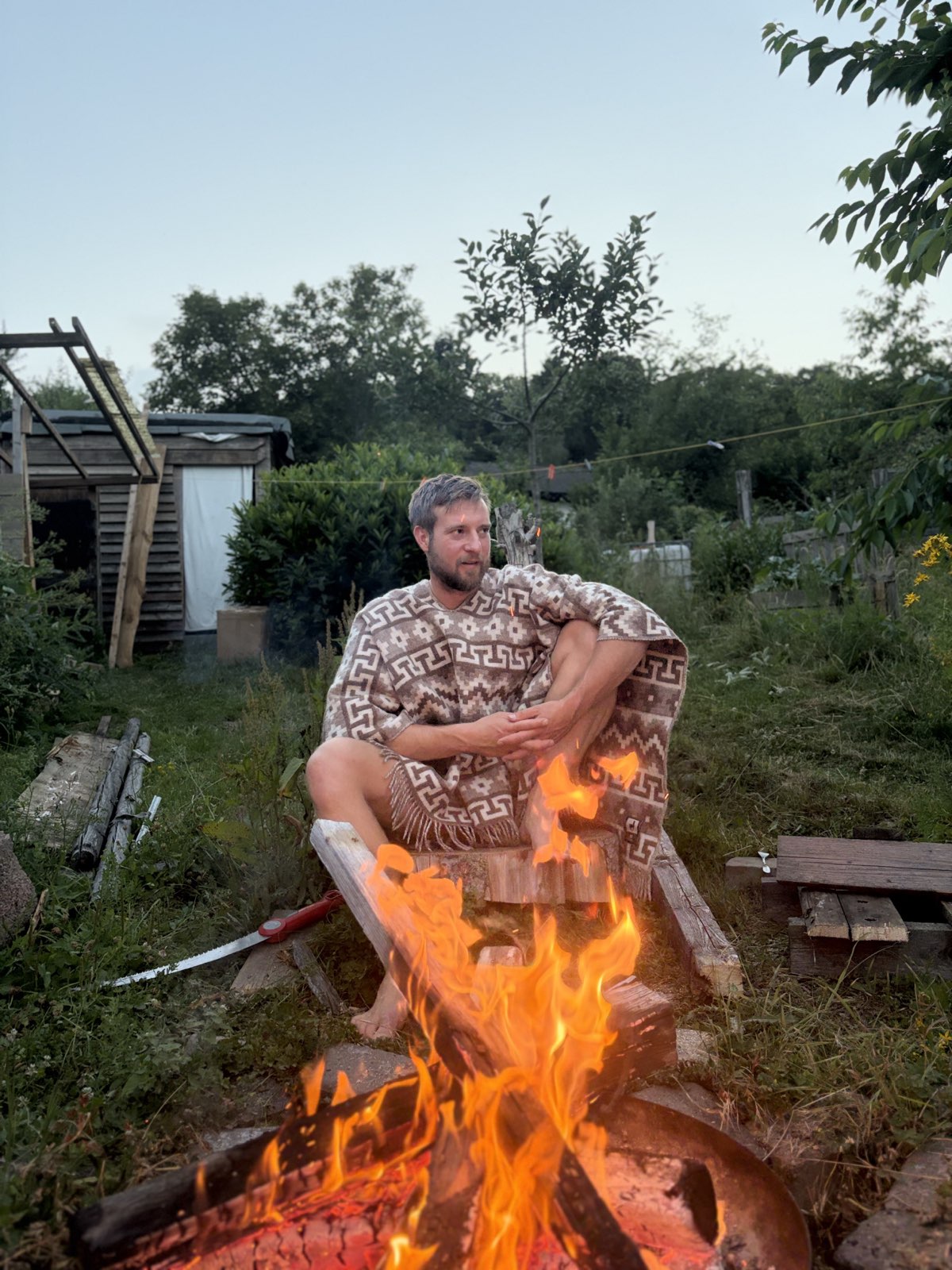 Fabian, Gastgeber am Rursee, am Lagerfeuer im Garten